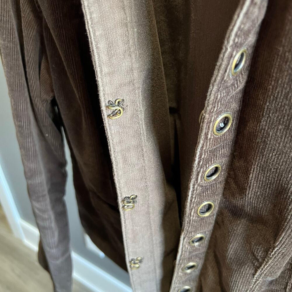 Chic Brown Suede Jacket With Button Detailing - image 3